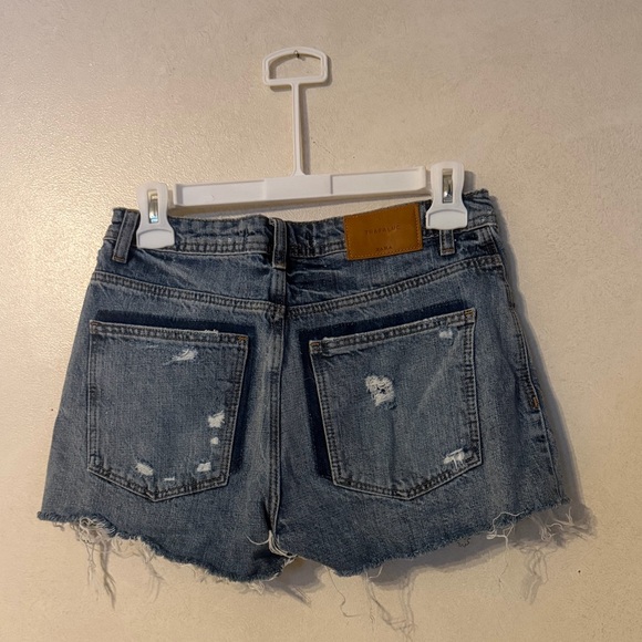Zara Distressed Blue Jean Shorts - Picture 4 of 10